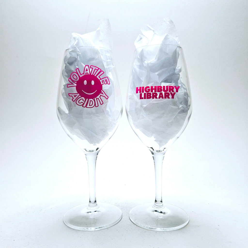 <p>10 Years of Highbury Library<br>Wine Accessory Bundle</p>