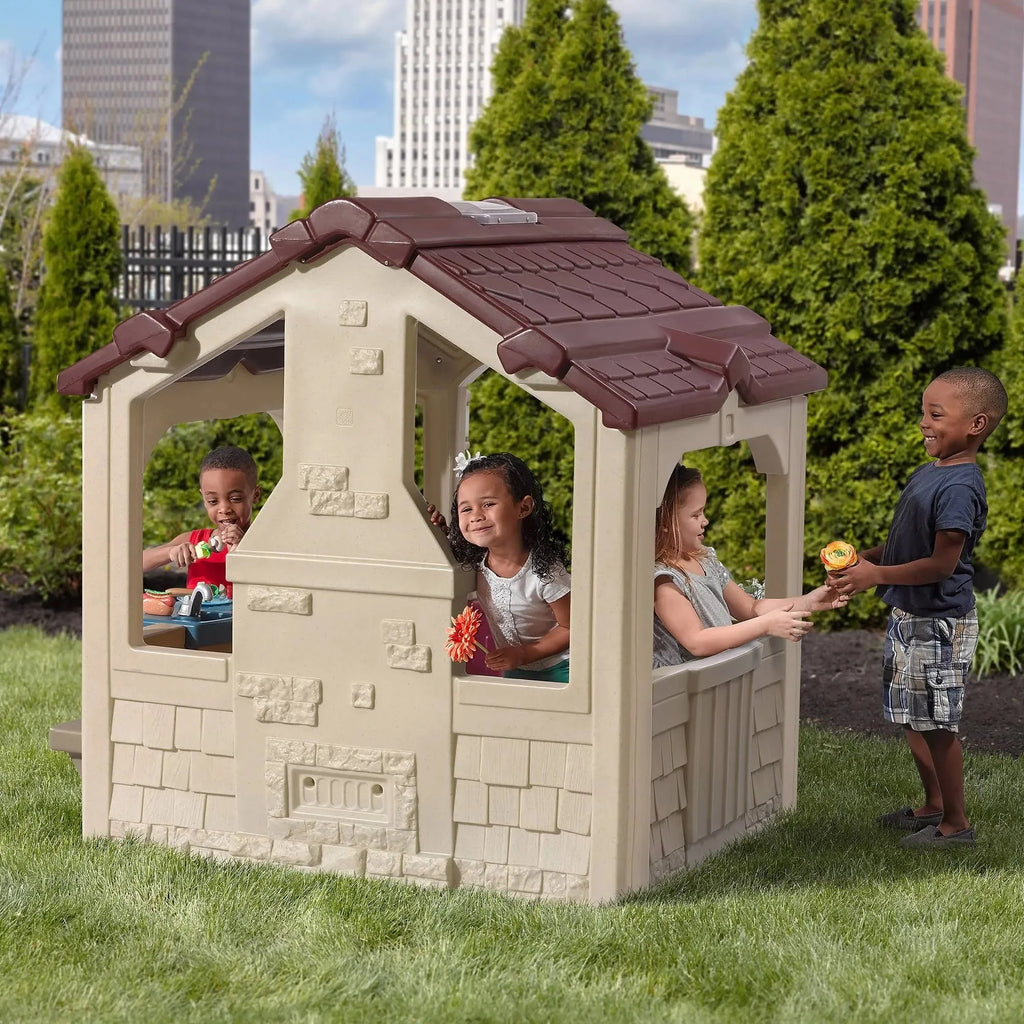 Step 2 Charming Cottage Playhouse